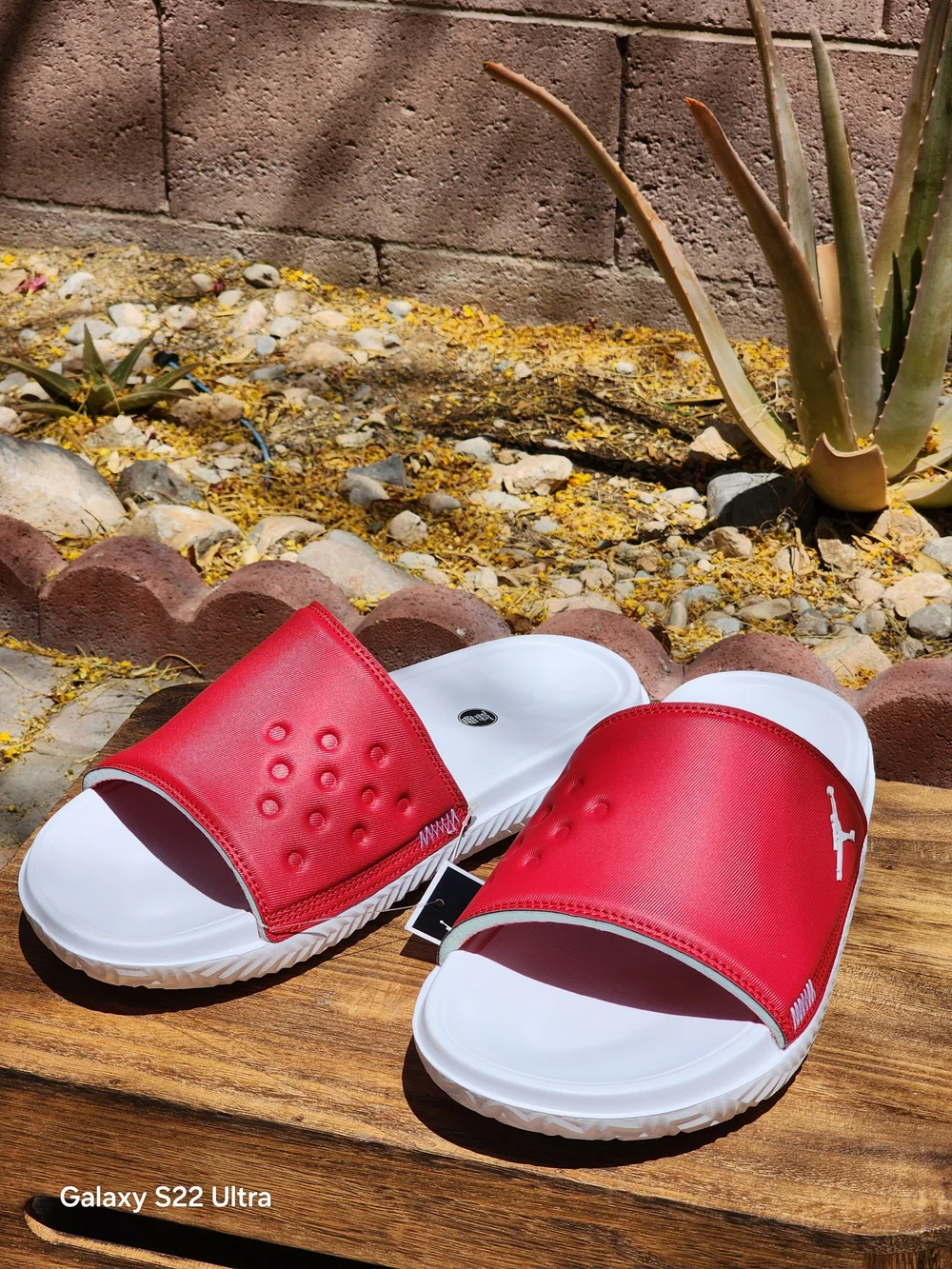 Nike Men's Jordan Play Varsity Red/White Slides Size 10 - Picture 2 of 6